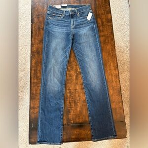 NWT Gap Mid-Rise Classic Straight Jeans in Size 4/27